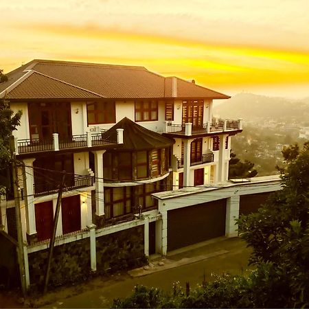 Golden King Residence - Free Pickup From Kandy Railway Station Екстериор снимка