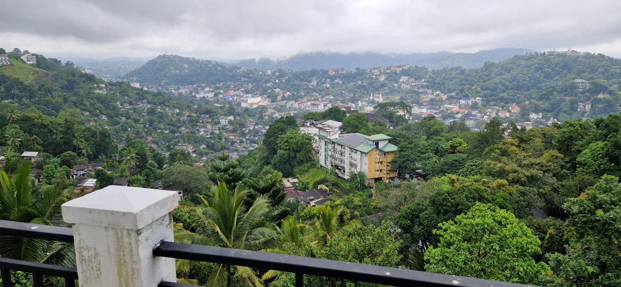 Golden King Residence - Free Pickup From Kandy Railway Station Екстериор снимка