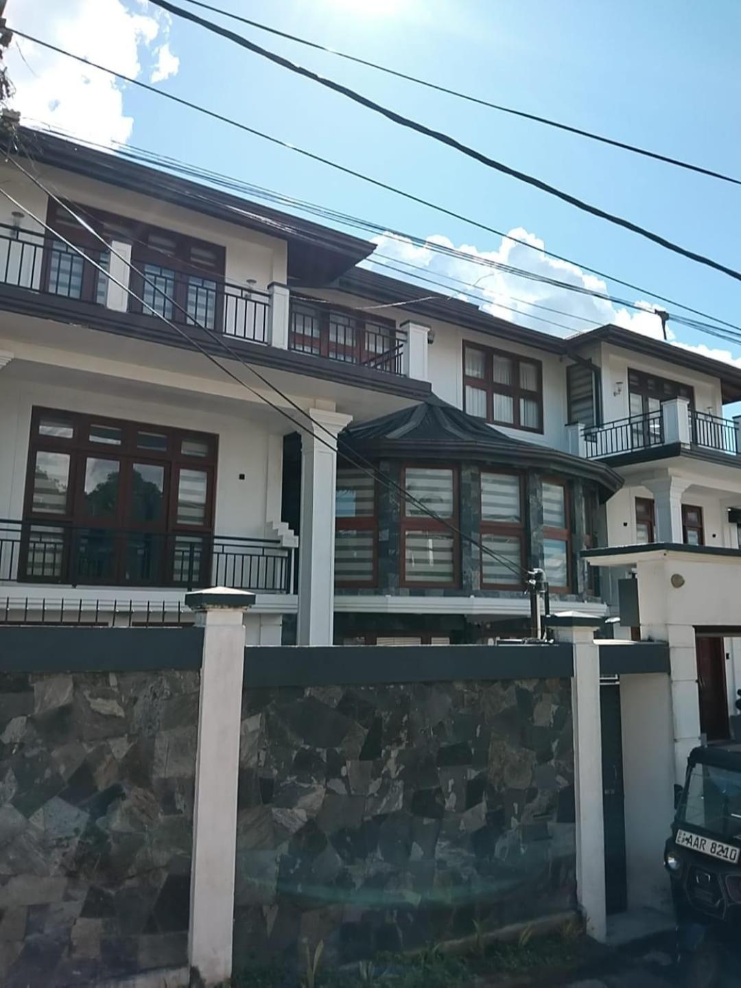 Golden King Residence - Free Pickup From Kandy Railway Station Екстериор снимка