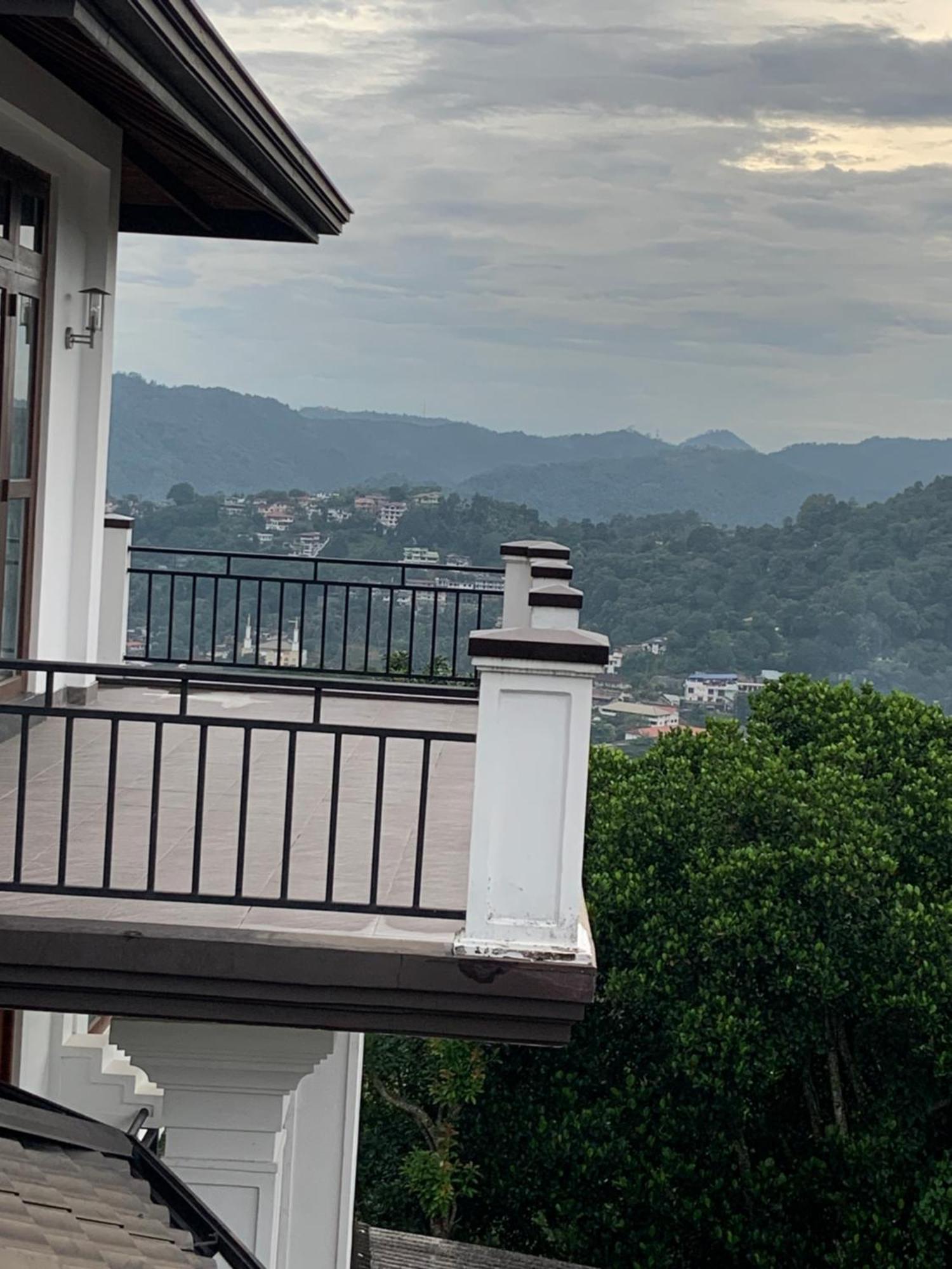 Golden King Residence - Free Pickup From Kandy Railway Station Екстериор снимка