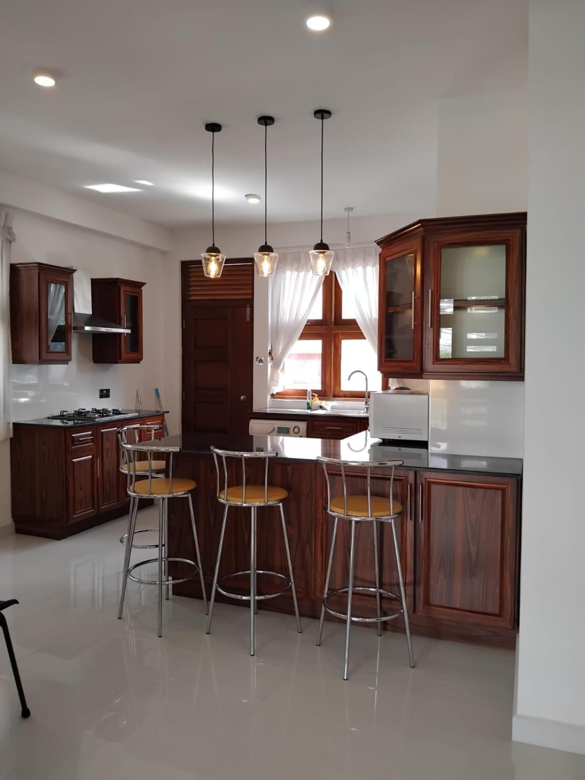 Golden King Residence - Free Pickup From Kandy Railway Station Екстериор снимка