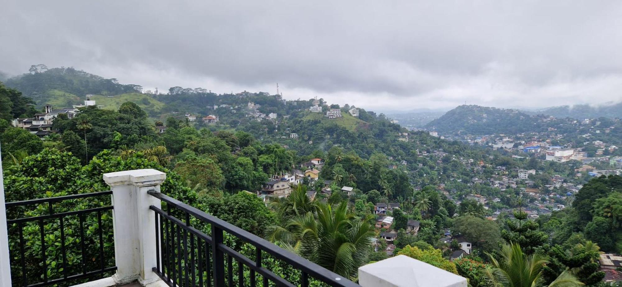 Golden King Residence - Free Pickup From Kandy Railway Station Екстериор снимка