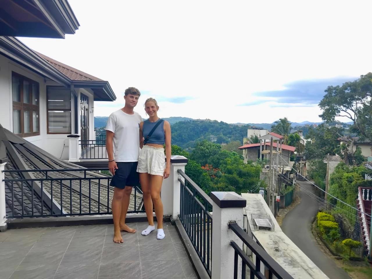 Golden King Residence - Free Pickup From Kandy Railway Station Екстериор снимка