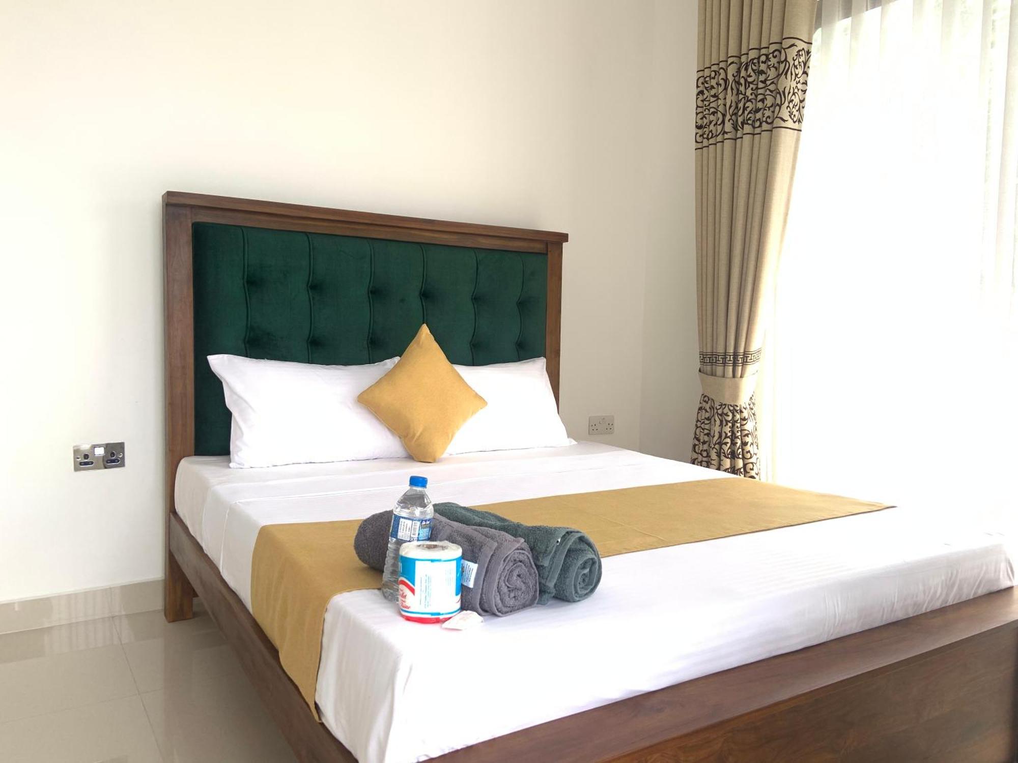 Golden King Residence - Free Pickup From Kandy Railway Station Екстериор снимка