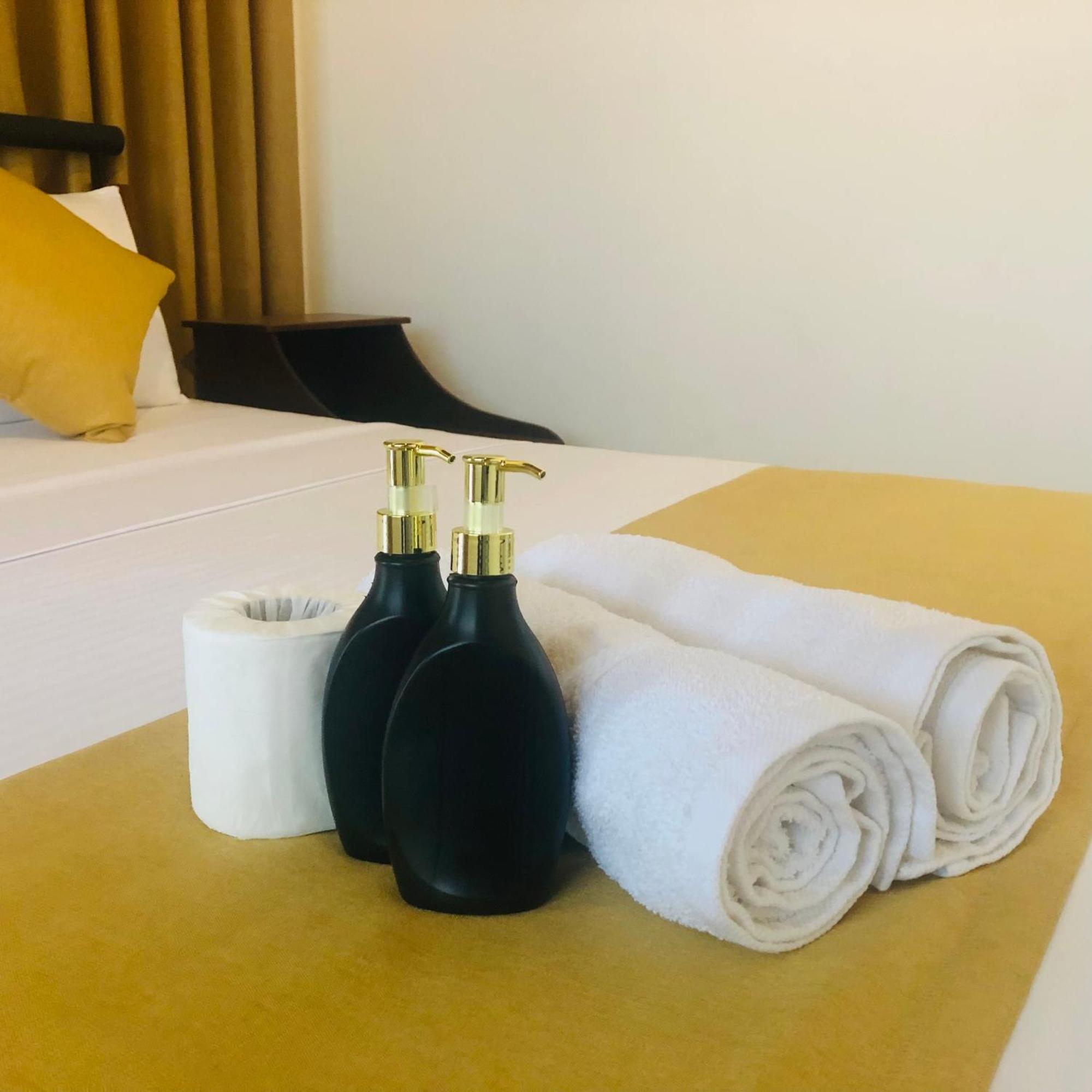 Golden King Residence - Free Pickup From Kandy Railway Station Екстериор снимка