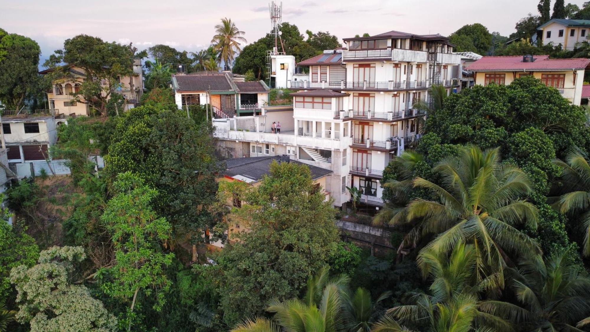 Golden King Residence - Free Pickup From Kandy Railway Station Екстериор снимка