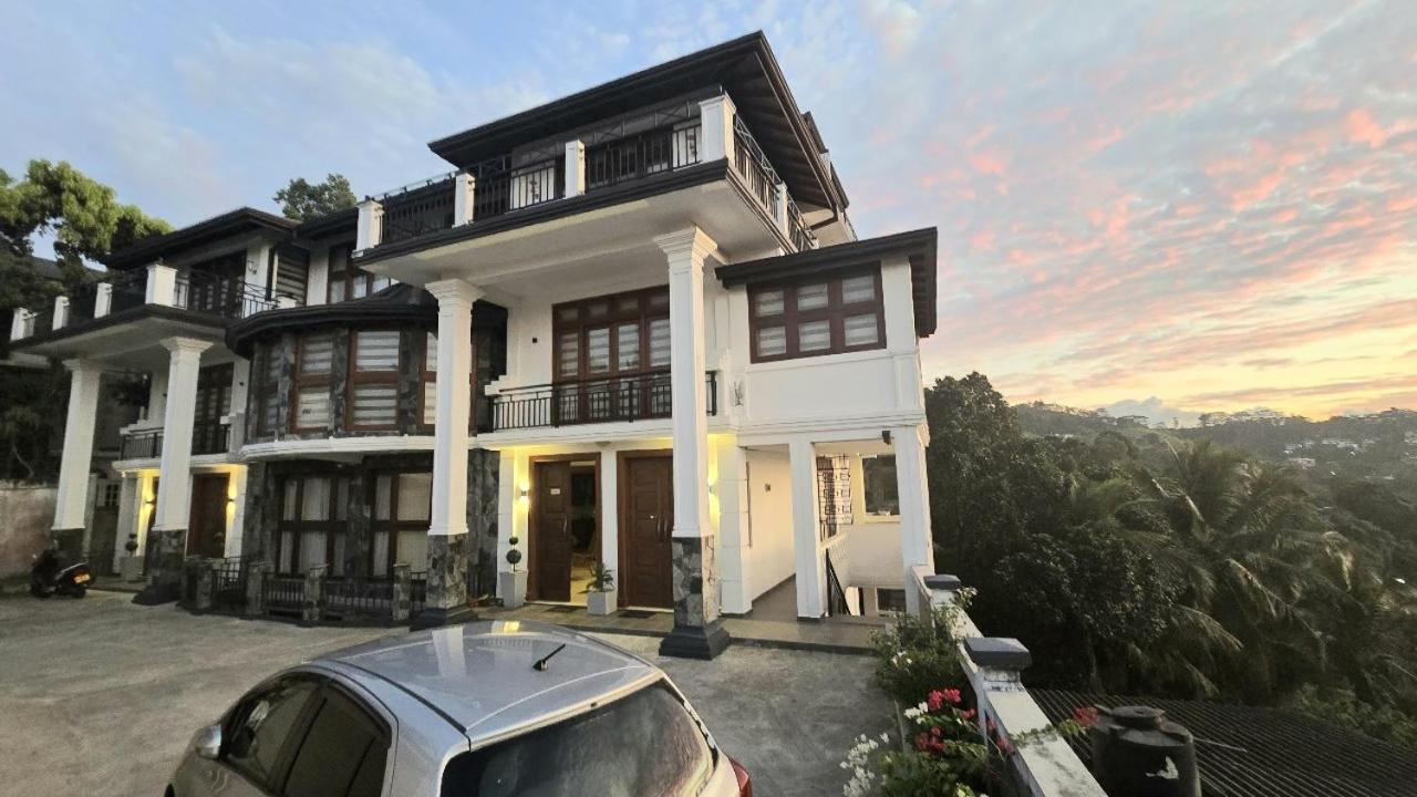 Golden King Residence - Free Pickup From Kandy Railway Station Екстериор снимка
